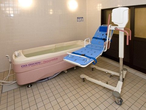 バリアフリー対応の浴室設備