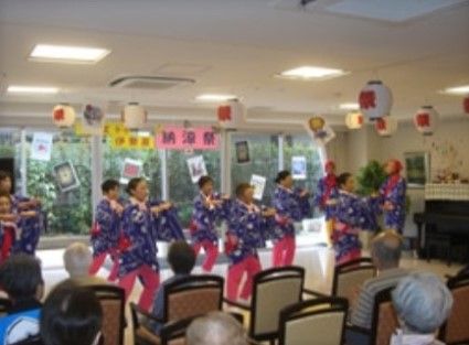 イベントを楽しむ食堂