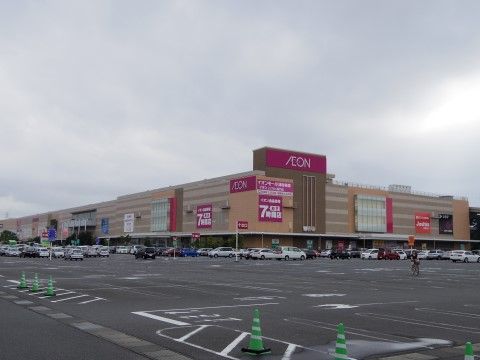 ショッピングモールの近くに施設があり、日々の買い物が便利である。介護用品をはじめ、日用品や食料品、衣料まで揃えることができる。