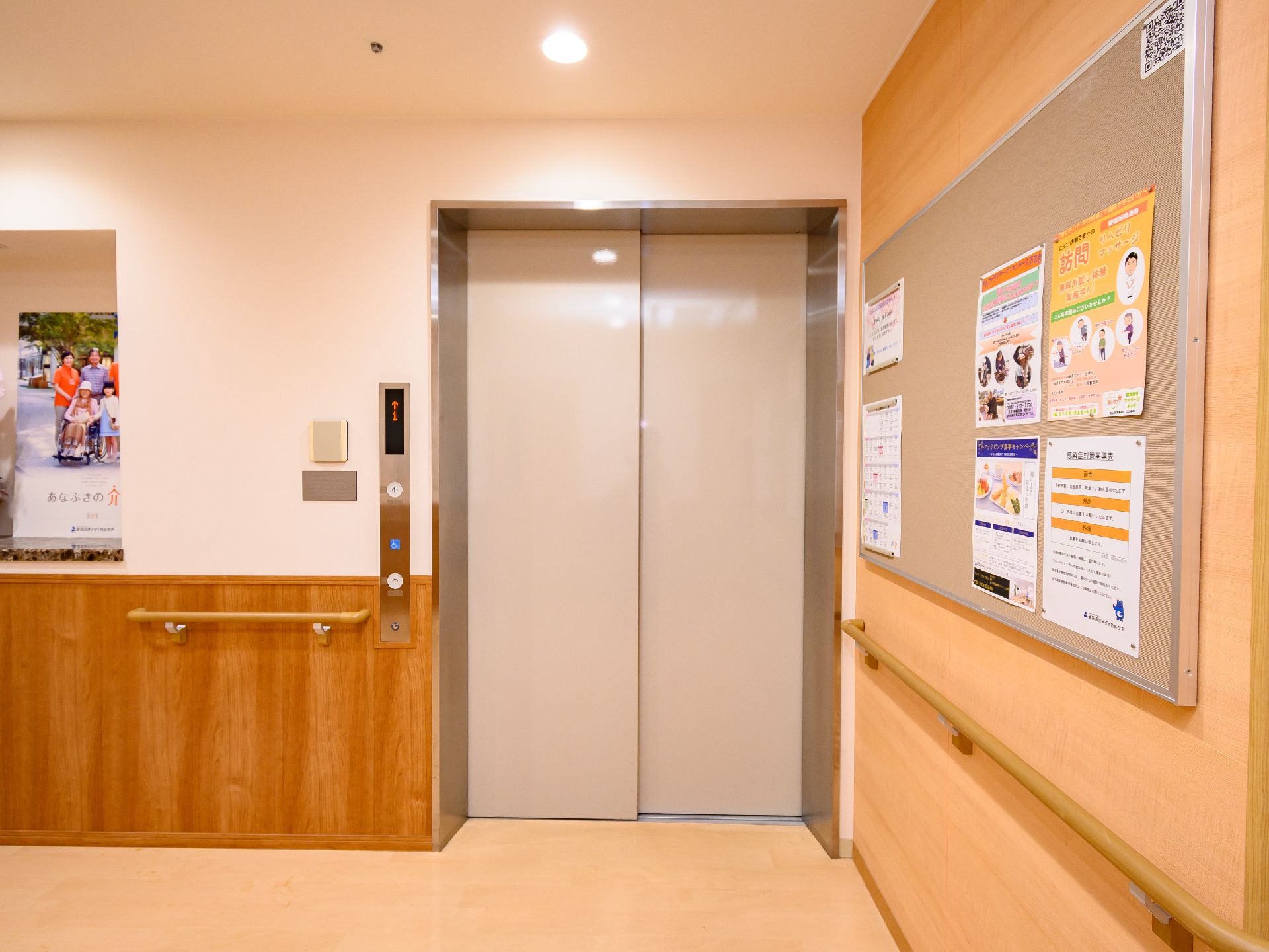 施設内エレベーター