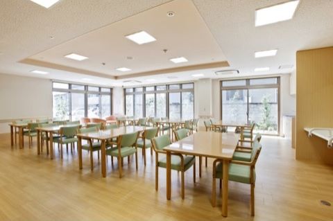 光溢れる明るい食堂