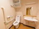 バリアフリーのトイレと浴室がある部屋