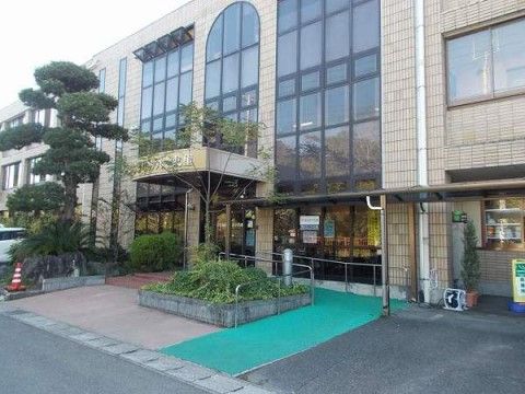 「プラセル九十九里」のエントランス。透明なガラスが多く目立つ。