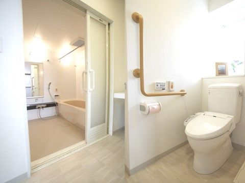 「あんじゅ三崎口」位室トイレ　浴室とそこから独立したトイレ