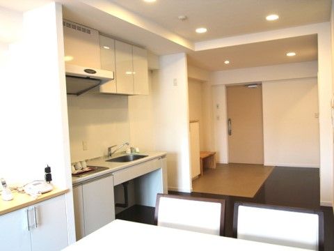 「あんじゅ三崎口」ダイニングキッチン　IHヒーターと水回り含め、広い間取り