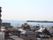 「あんじゅ三崎口」三浦市の一風景　家々とその奥にある海