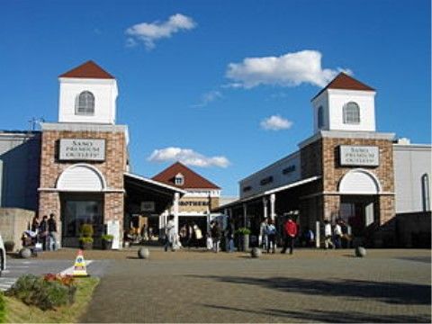 「特定施設 悠楓園」近くにあるアウトレットモール。日用品等の調達には、事足りるショッピングモールです。