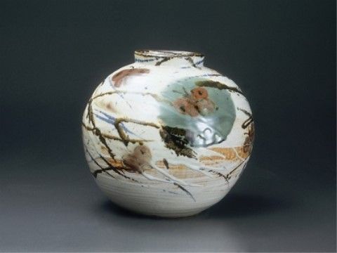 「特定施設 悠楓園」人間国宝田村耕一陶芸館。伝統工芸品に触れてみてください。