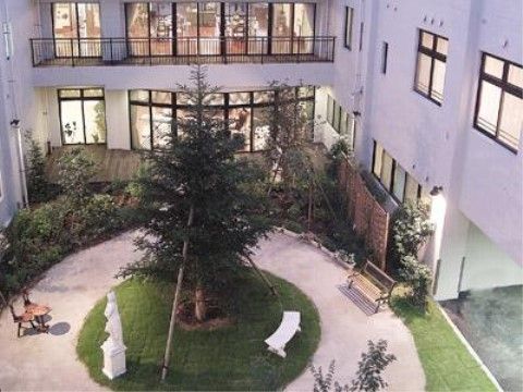 散歩が楽しめる中庭