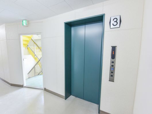 三階エレベーターホール2