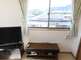 快適な居間のある介護施設の部屋