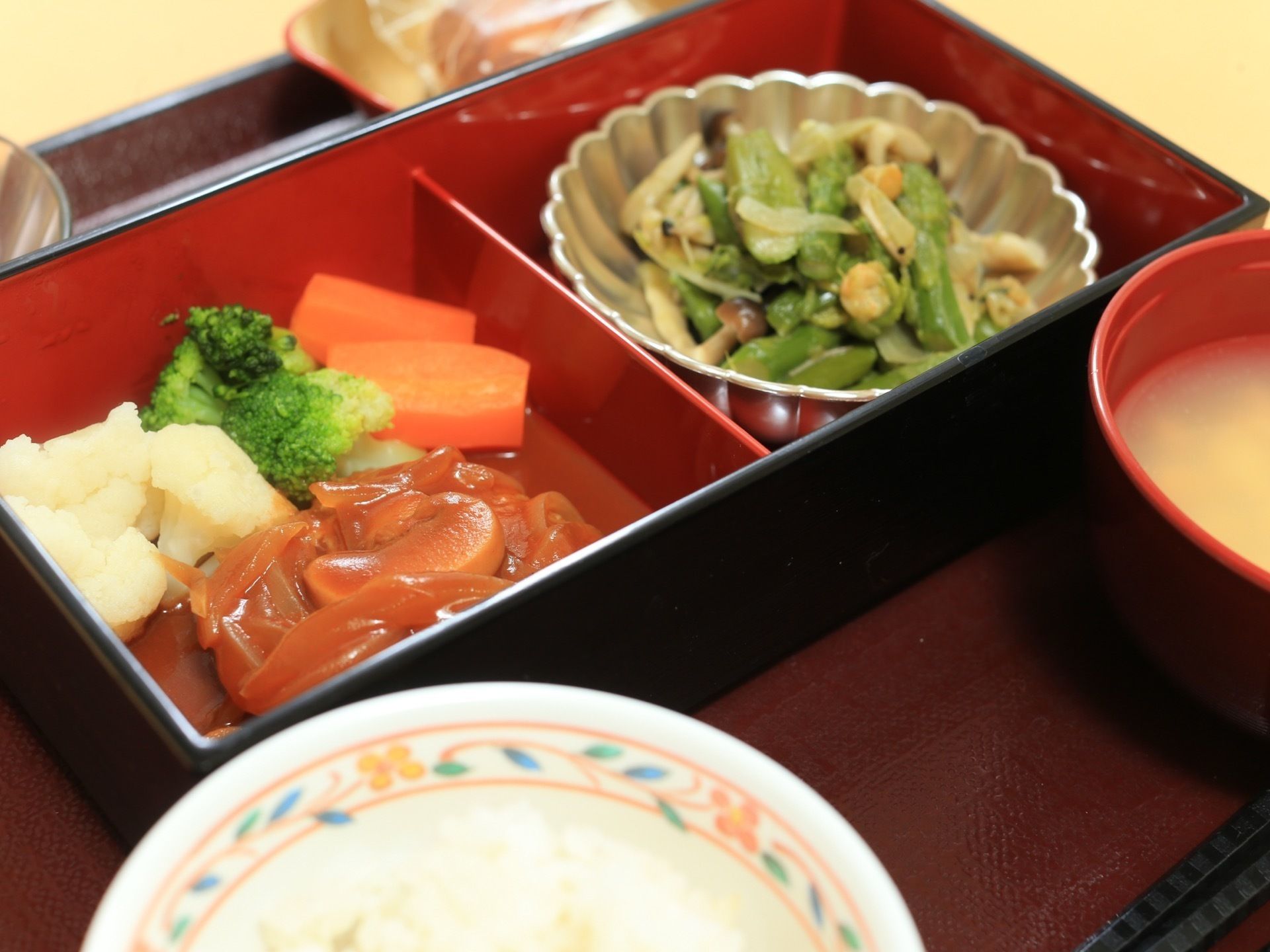「カーサ・ラ・ヴィーダ保木間」お食事。朝・昼・夕と規則正しくお食事をお楽しみください。