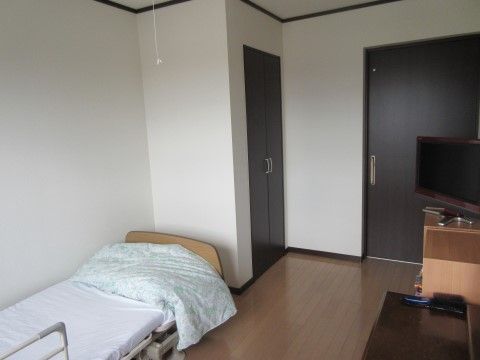 「グループホームいずみ別荘２」の居室。シンプルで暮らしやすい居室。