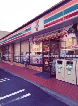ちょっとしたお買い物には、コンビニエンスストアが便利である。付き添いが必要な方は要請することも可能なので安心だ。