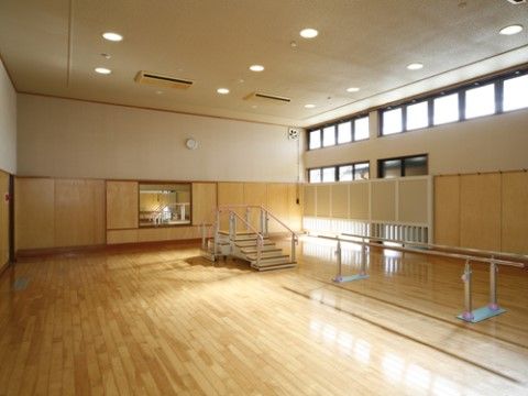 「さくら館シニアレジデンス」の体育館。機能訓練の練習場所として、訓練室を設けている。