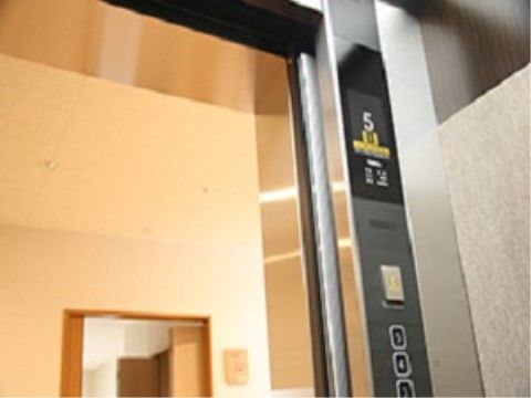 清潔なエレベーターホール