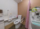 清潔で設備が整ったトイレ空間