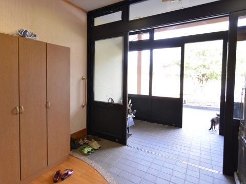 「ラビット・コート」玄関。バリアフリーを施してあるので、移動が楽です。