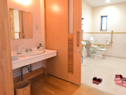 「ラビット・コート」洗面室・おトイレ。清潔感をい保っていますので、快適にご使用できますよ。