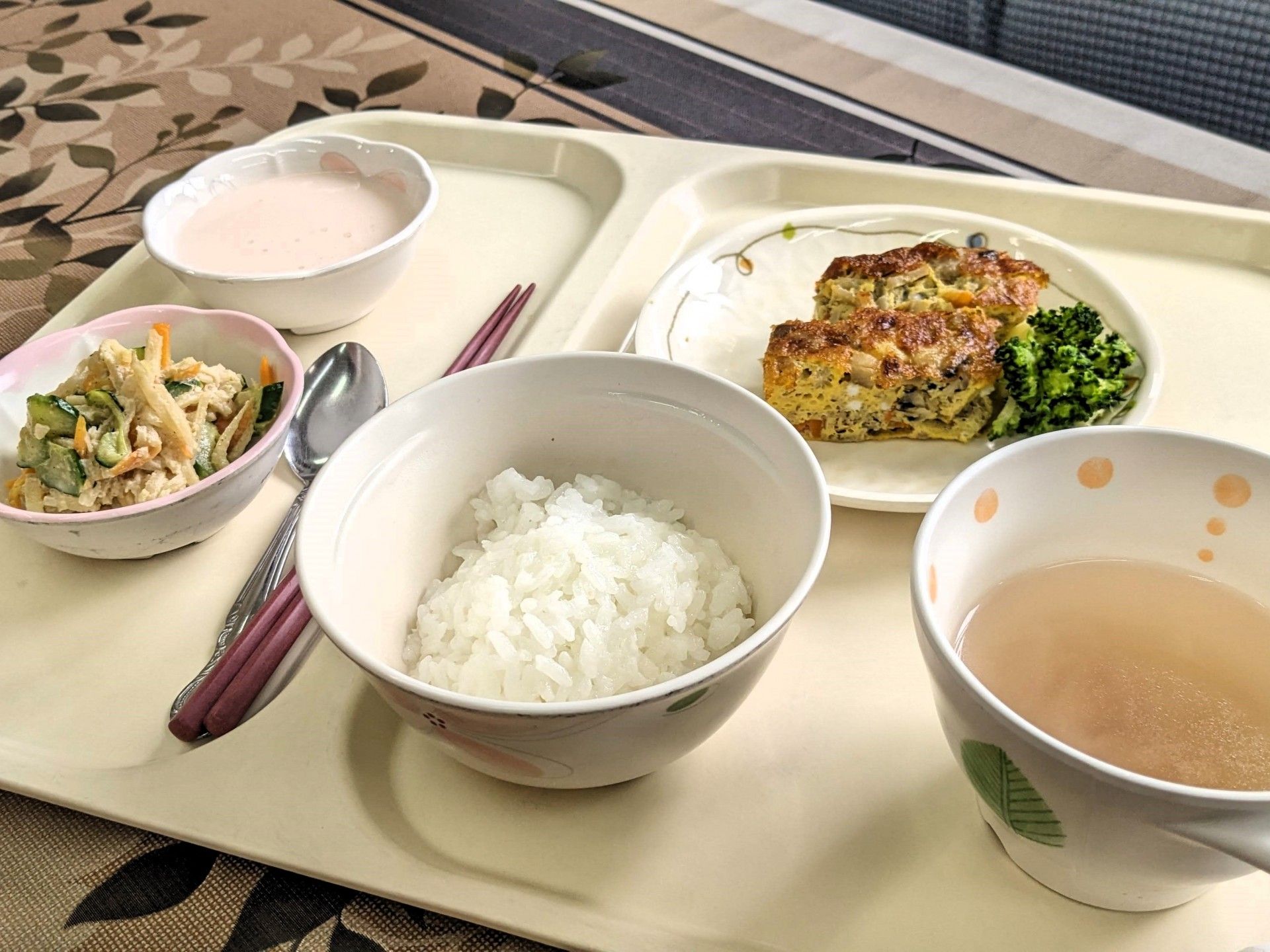 栄養バランスの食事提供