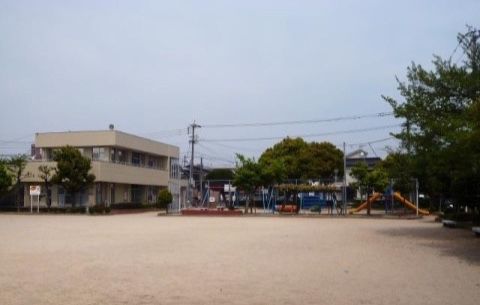 「プレジール春日」の周辺環境。地域の子供達の遊び場として使われている。