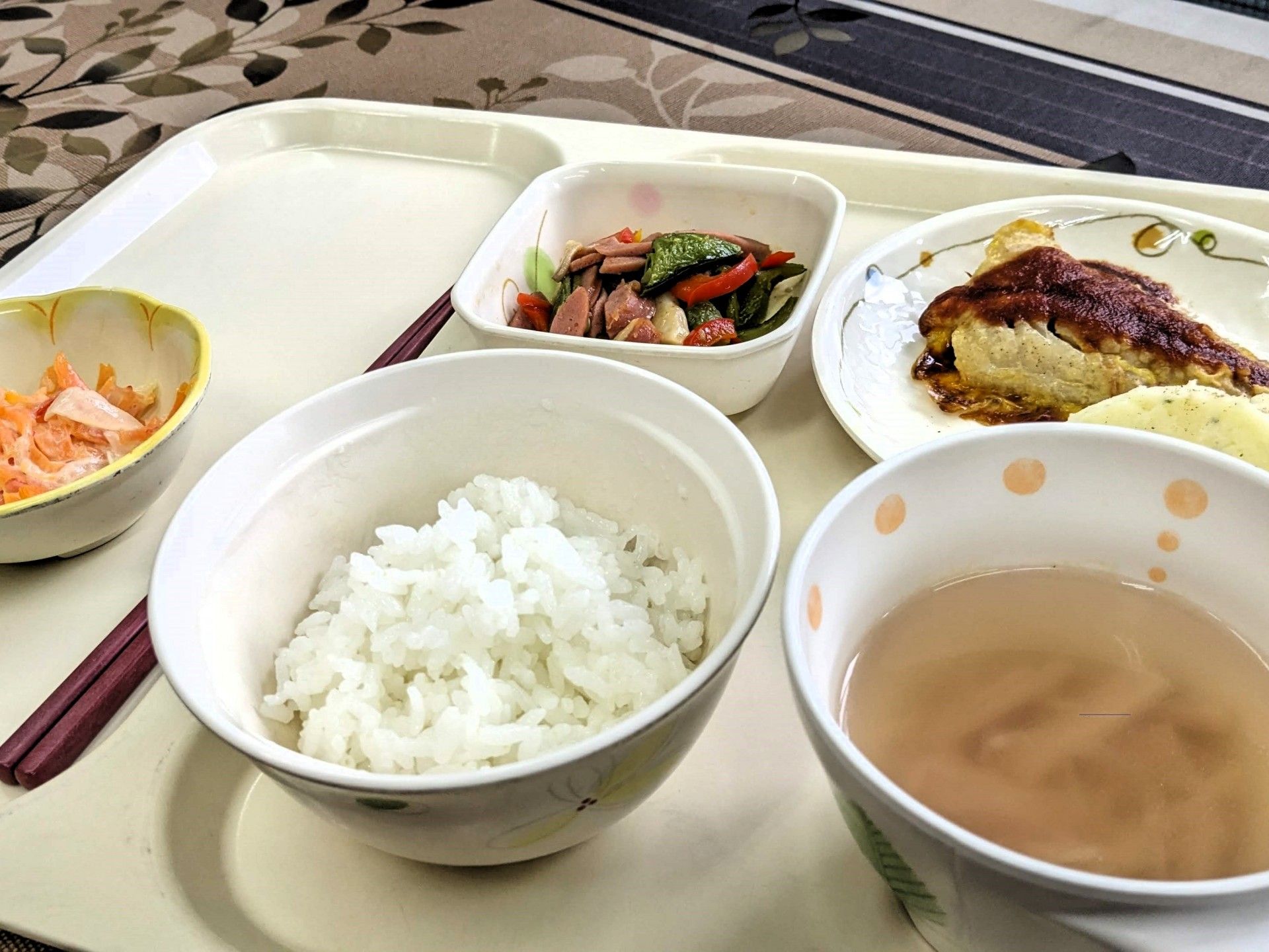 栄養バランスの食事提供