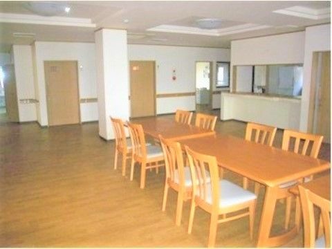 ふるさとのたより姫路の食堂。毎日沢山の入居者様で大いに賑わう楽しいお食事風景となっております。