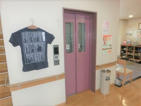 ふるさとのたより姫路のエレベーター。車いすでのご利用も安心して行える大きなエレベーターをご用意しいております。
