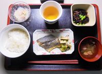 ご飯と味噌汁がセットになった和食