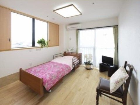 「メディケアー帝塚山」の居室。ご自宅のようにくつろげる個室。