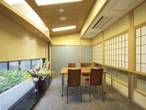 「メディケアー帝塚山」の相談室。プライバシーにも配慮のあるスペース。