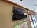 壁掛けテレビと窓