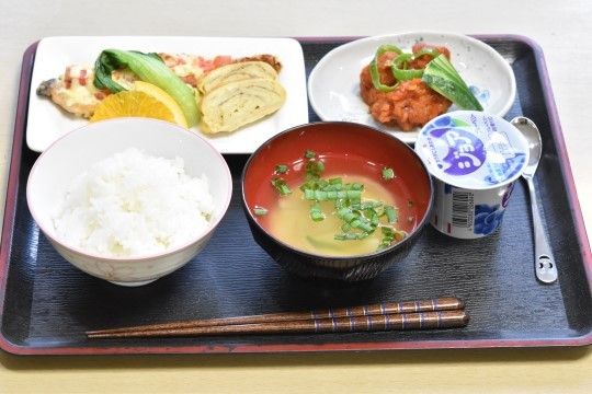 「おあしすありた」お食事です。お魚のトマトチーズ焼きがメインディッシュ。