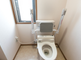 バリアフリーのトイレと洗面所