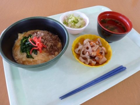 「えがお」のお食事。栄養バランスの整った美味しいお食事を毎日出来たてでご提供しております。