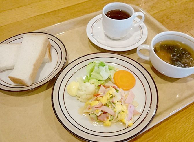 パンとコーヒーがセットになったメニュー