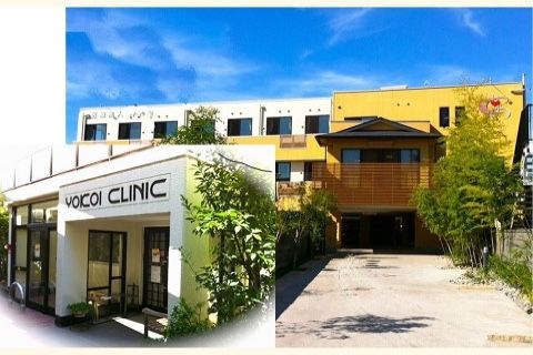 「ゆず庵」の外観。ホワイトとベージュ色の2色が目立つ、3階建ての施設になっている。