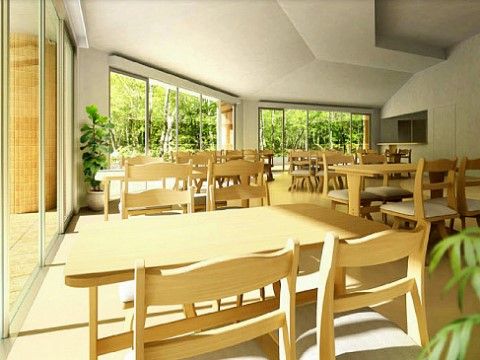 壁面いっぱいのガラス張りの窓から光が入る、ライトブラウンのテーブルと椅子が並ぶ食堂