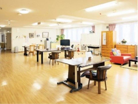 広々とした明るい共有スペース