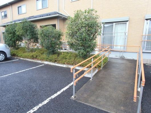 入口前スロープ