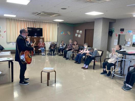 施設長のギターレク