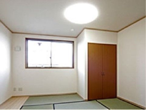 足を伸ばしてゆっくりくつろぐことができる畳敷きのスペース