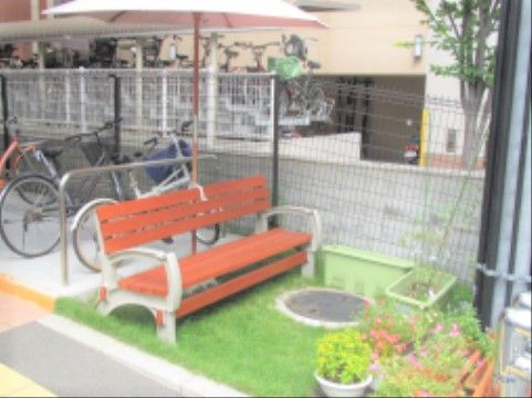 グループホーム夕陽丘のテラス。入居者様同士でのおしゃべりや歓談をよりお楽しみいただける施設環境がございます