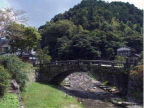 施設から少し足をのばした所に、九州の小京都として知られる秋月がある。自然豊かな散策にも最適な観光地である。