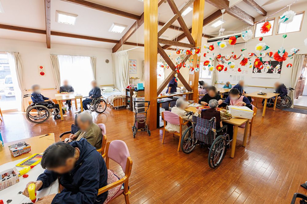 「メグミ」デイサービスを利用し、ご入居者様同士で交流を深めている様子