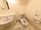 清潔で広々としたトイレの様子