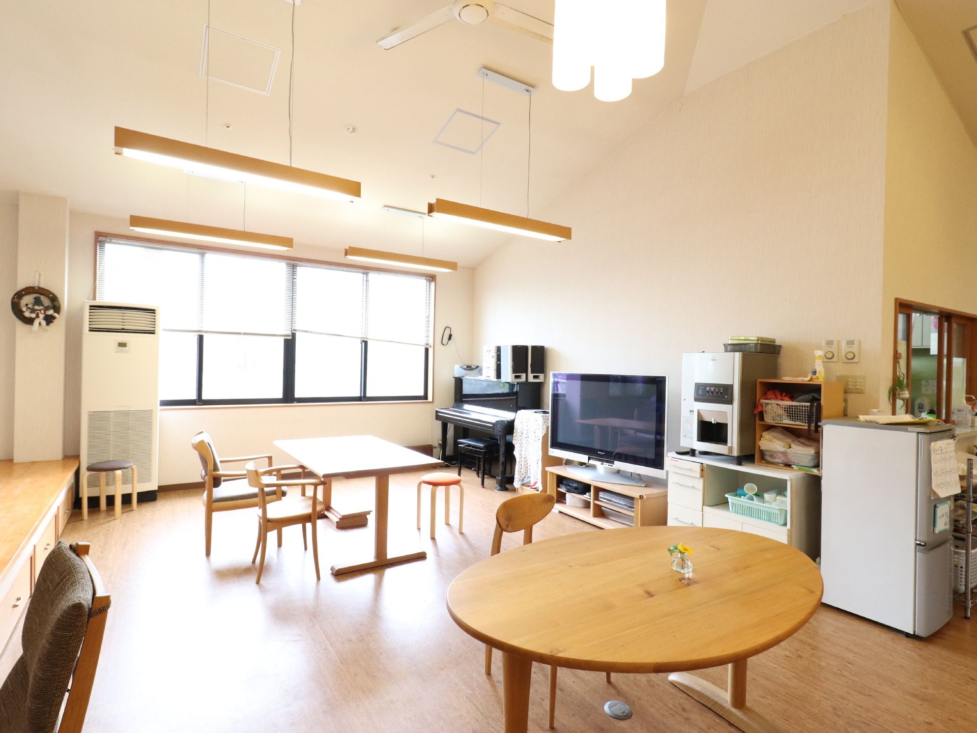 食堂は天井も高くまるでおしゃれなカフェのような構造になっていて優雅な気分で利用できるようになっている。