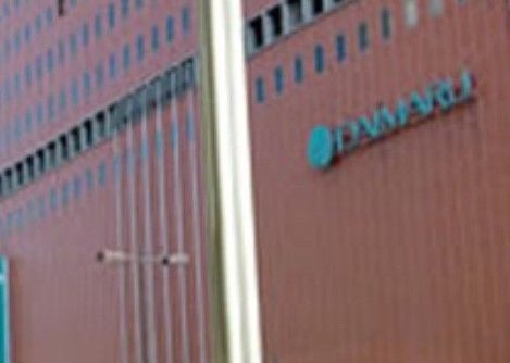デパートが当施設の近くにある。衣料品、日用品、食料品などさまざまな商品が揃っているので、お買い物を満喫できる。