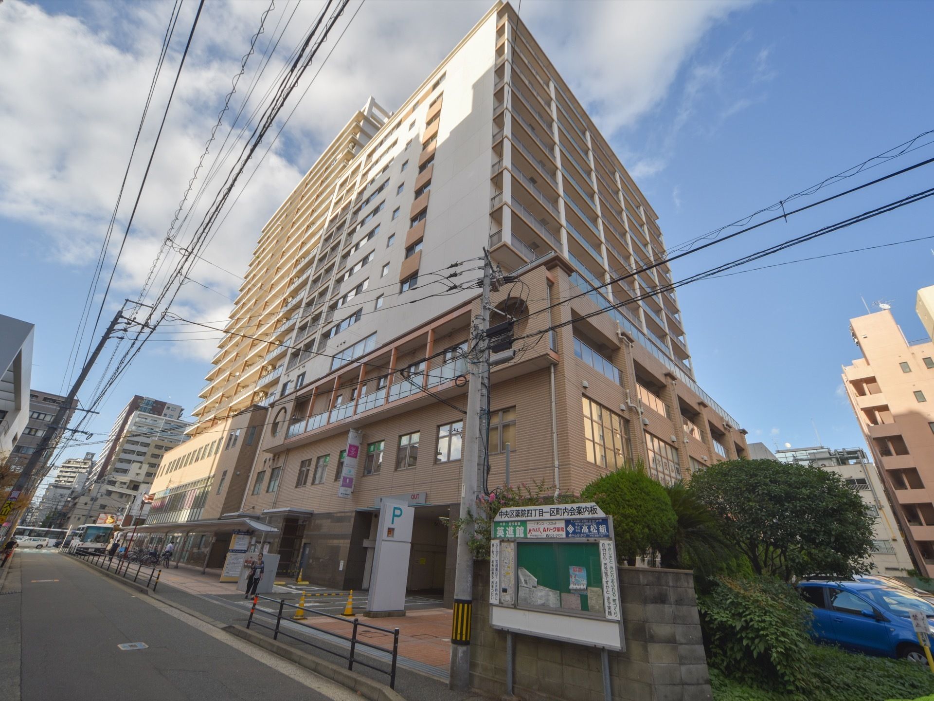 13階建てビルの5F～13F部分が施設になっている。スーパーや病院などが入ったビルの中にあり、大変便利である。