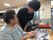笑顔で対話するケアシーン